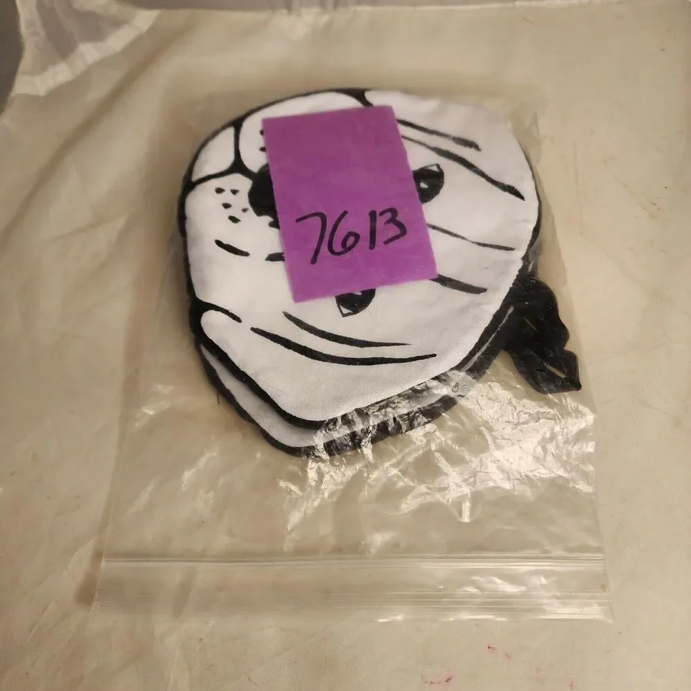 #7613 Dog Face Pot Holders set of 2 8x7